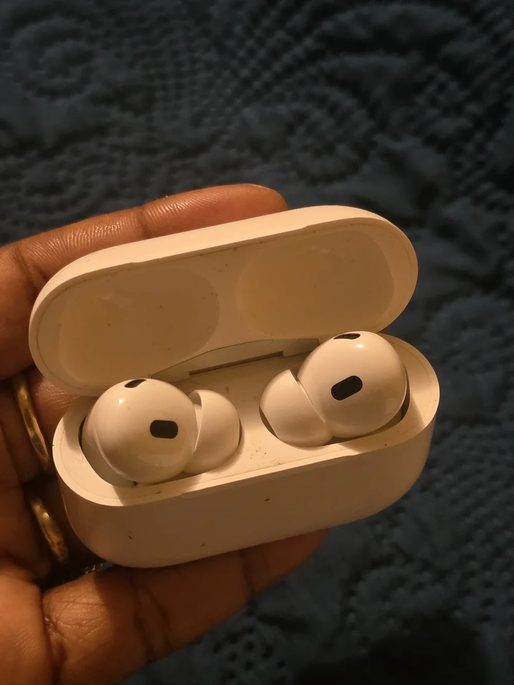 Wireless True Earbuds in White with Charging Case